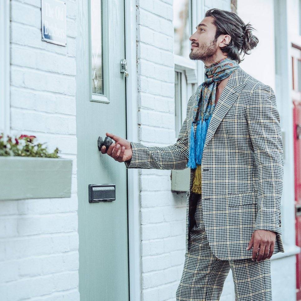 Vidyut Jamwal Hairstyle - Vidyut is posing in suit  and standing outside, trying open the door