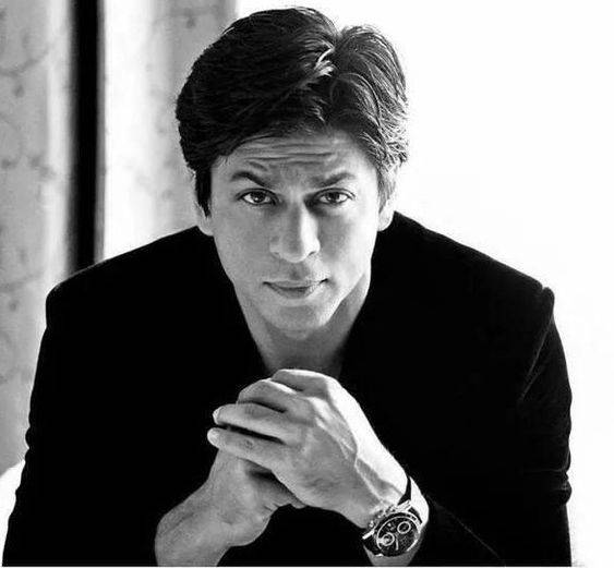 Shah Rukh Khan posing with hand knot