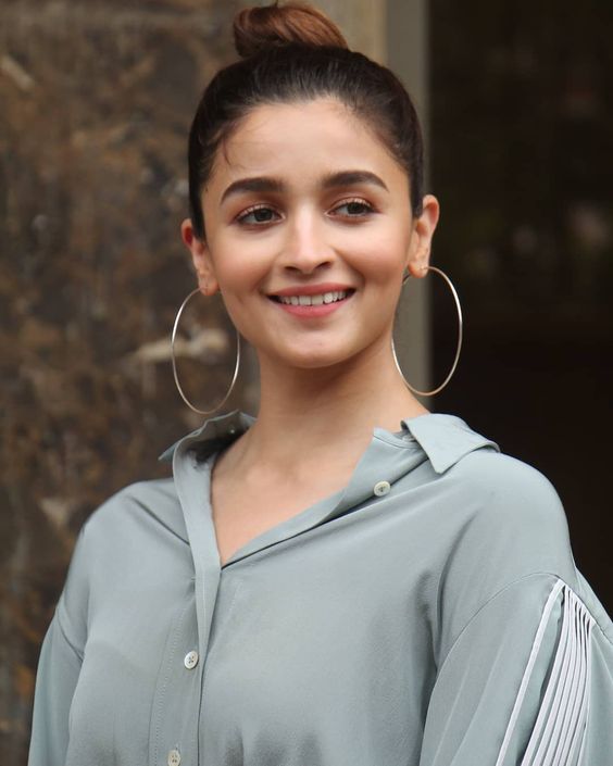 Alia Bhatt looking gorgeous in grey dress