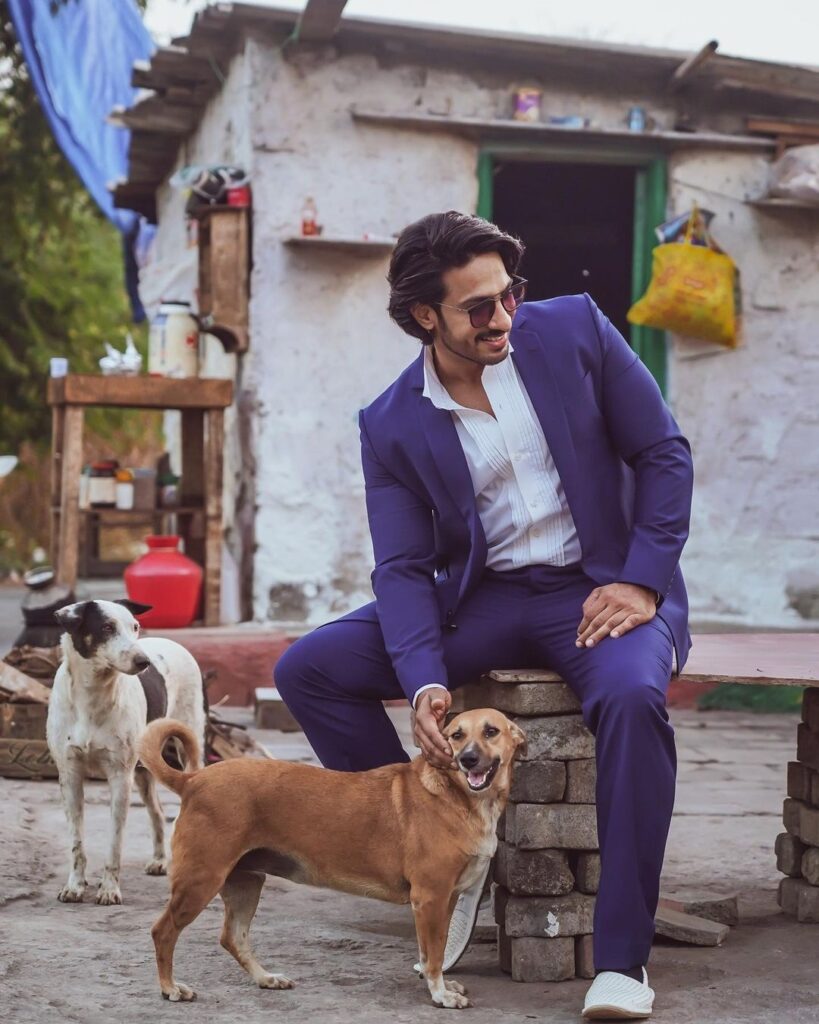 Thakur Anoop Singh - Volume-mane  hairstyles & sitting with dogs