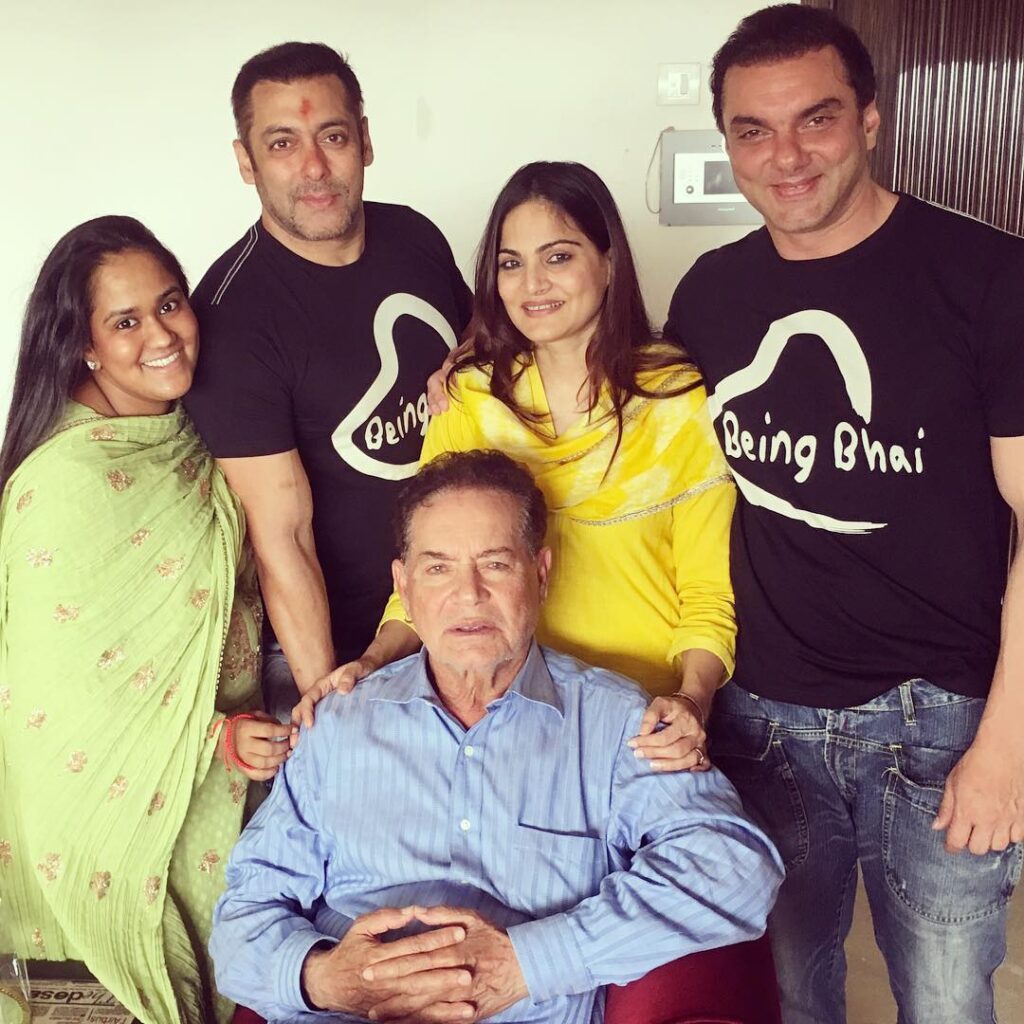 Salim Khan with all his daughter Arpita and others - bollywood celebrities who adopted child