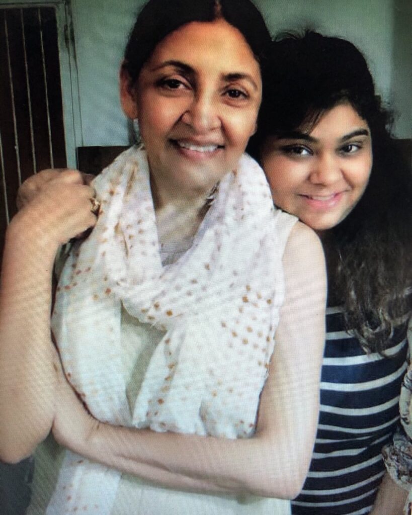 Actress Deepti Naval with her daughter Disha - Indian celebrities who adopted child