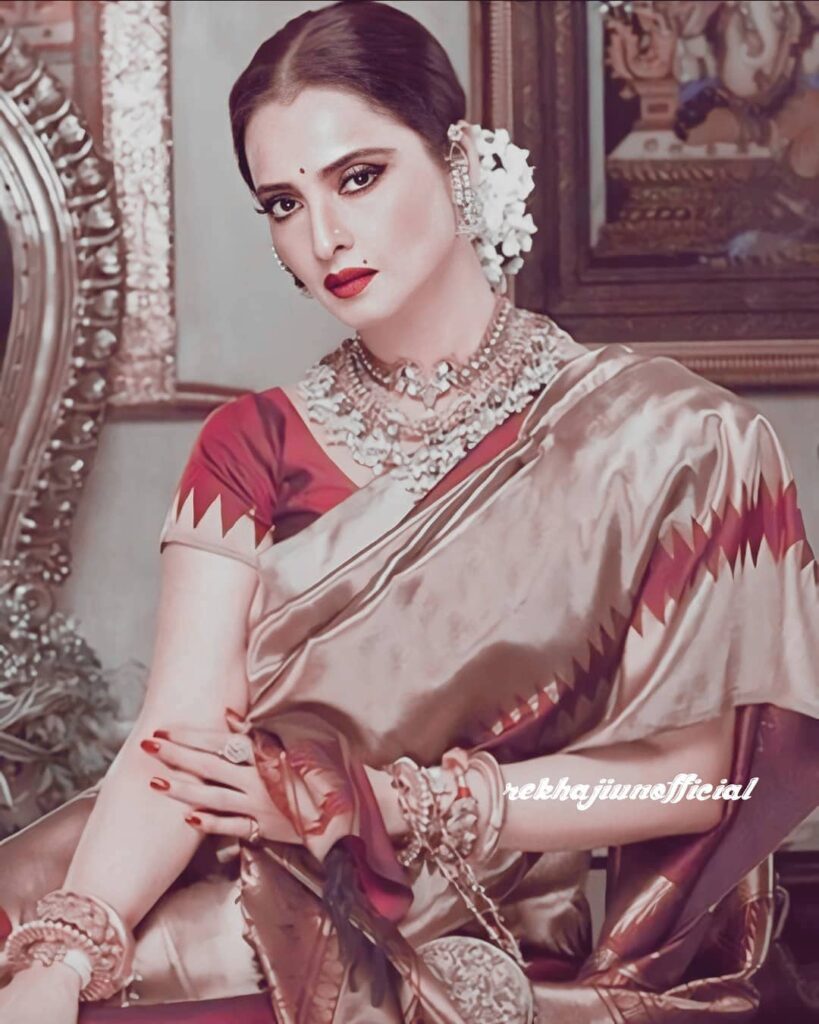 Beautiful Rekha in Saree and traditional jewelery - celebs with diabetes 