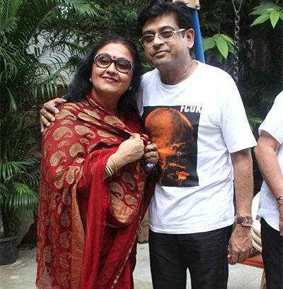 Amit Kumar and Leena Chandavakar together posing for camera - Famous step mothers