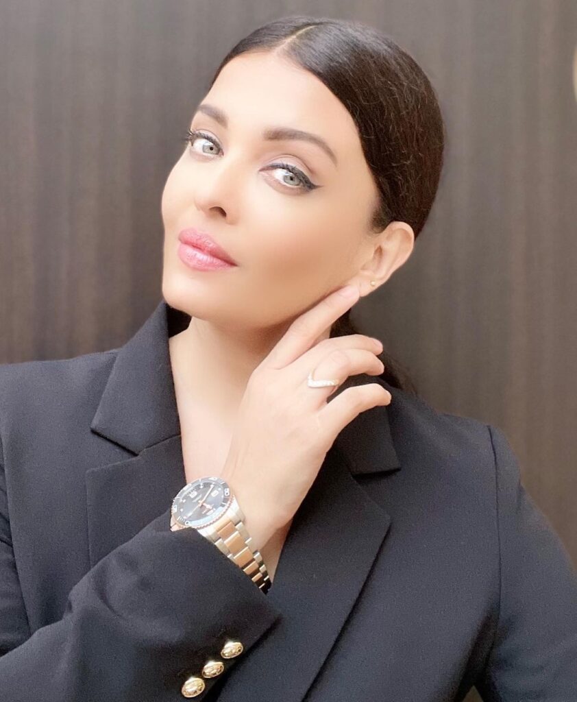 Aishwarya Rai in black professional suit and Center Parting low Ponytail posing for camera - professional hairstyles