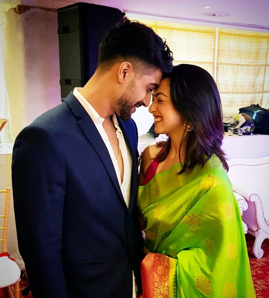 Sanam Johar in blue suit and Abigail Pande in green saree looking at each other and smiling - bollywood stars live in relationship