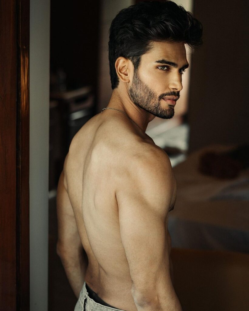 shirtless Rohit Khandelwal posing for camera - male models in India