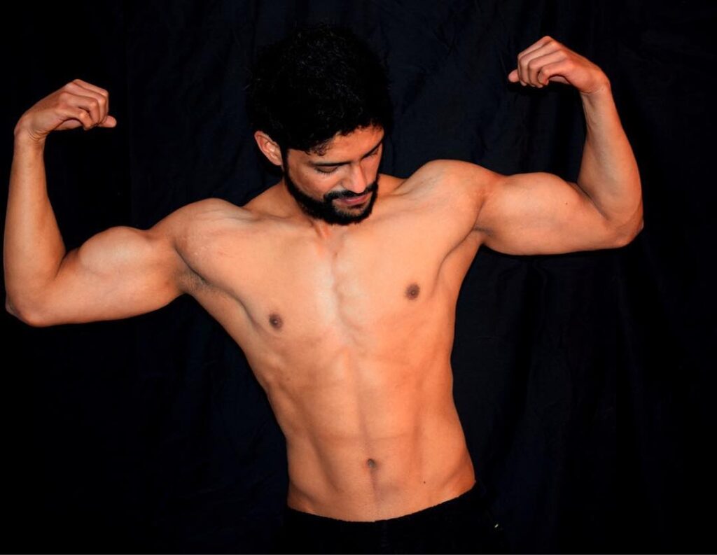 Shirtless Prateik Jain showing his muscles - models in India