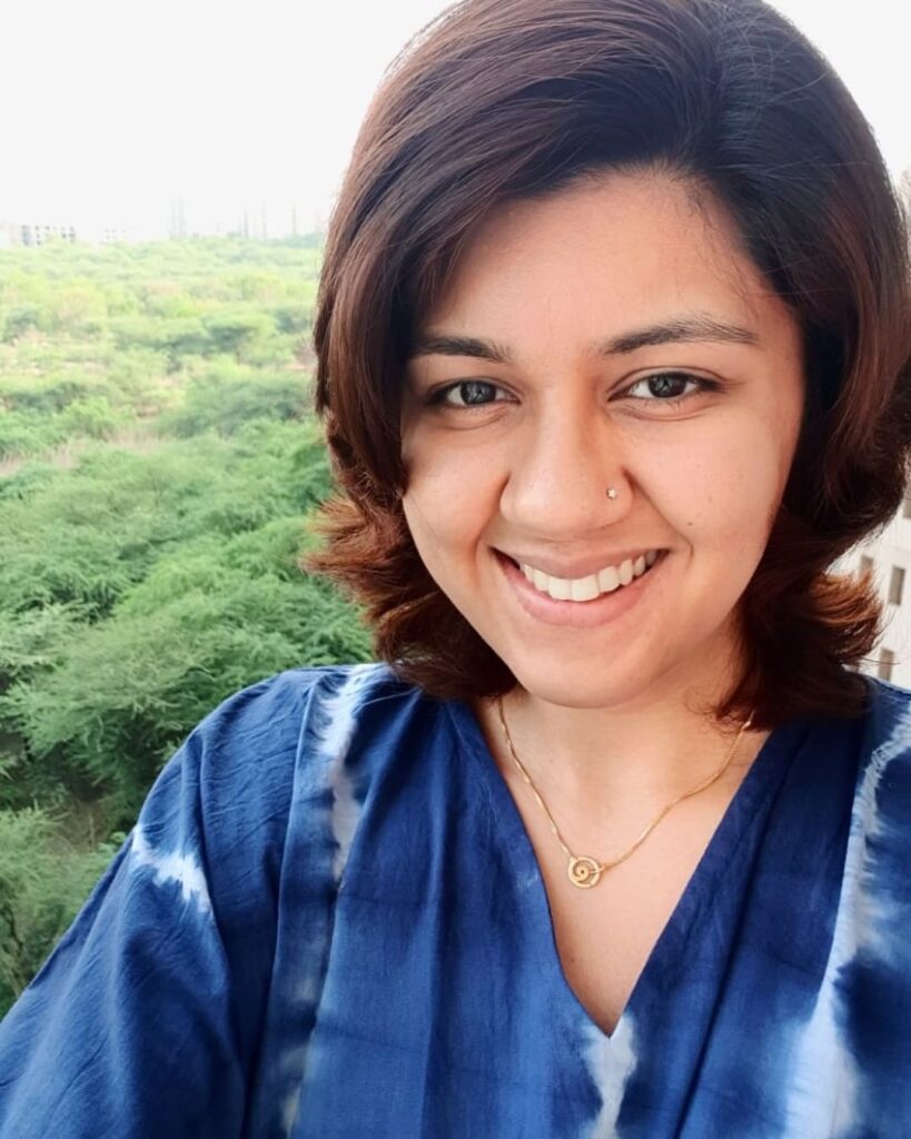Ambika Pillai on blue dress pong for a selfie - Celebrity Hair Stylists