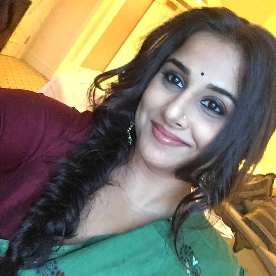 Vidya Balan in green saree and loose braided hairstyle - bollywood actresses hairstyles