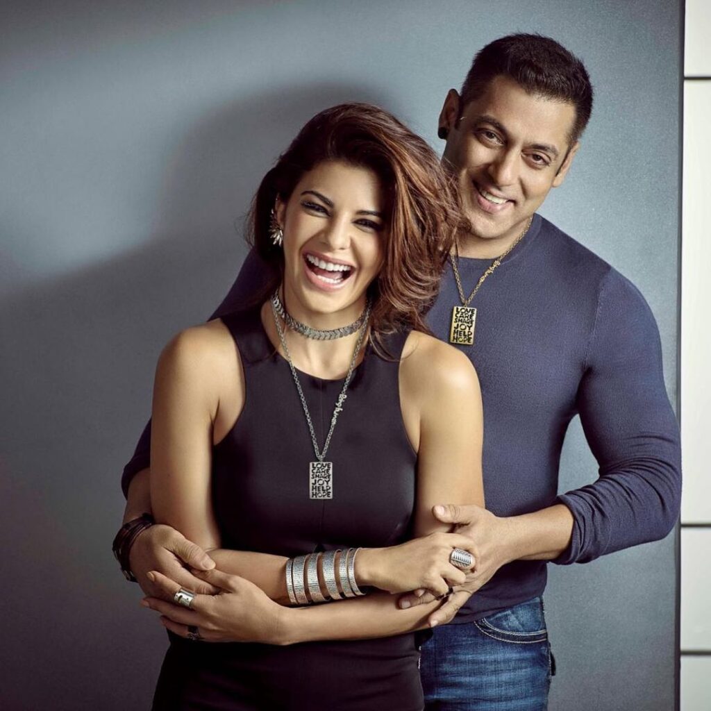 Salman Khan in full sleeves blue t-shirt posing for camera with Jacquline Fernandez-  Salman Khan hairstyles