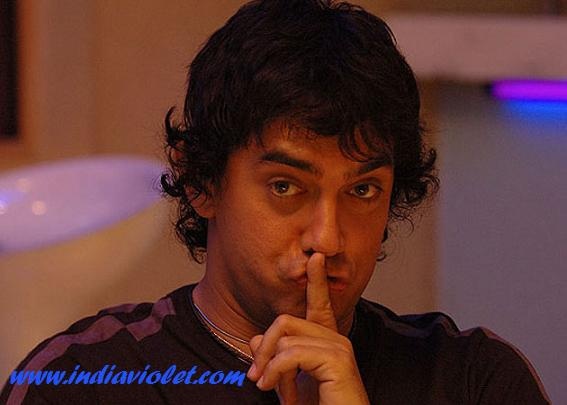 Aamir Khan in black t-shirt posing for camera and showing his long wavy hair - Aamir khan hairstyles photos