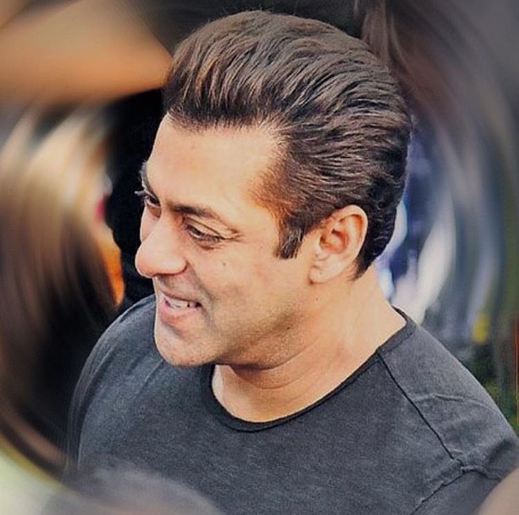 Smiling Salman Khan in grey round neck t-shirt - Indian actors hairstyles