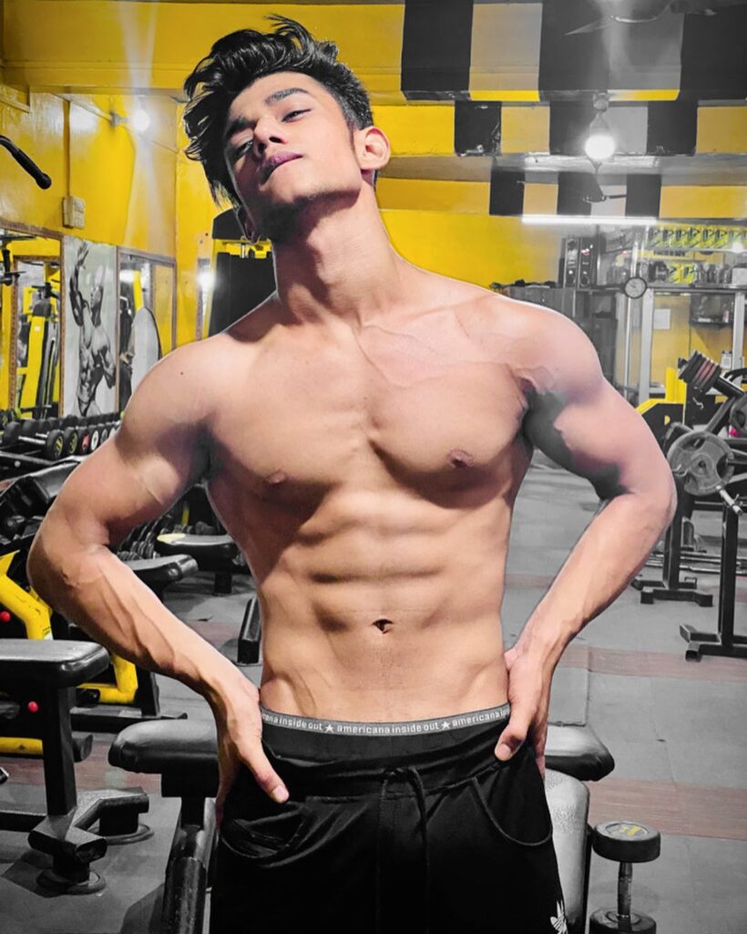 Shirtless Ayan Choudhary posing for camera in gym - Male models of India
