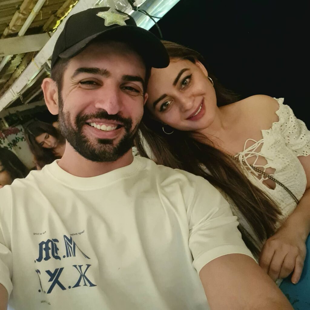 Smiling Jay Bhanushali and Mahi Viz in white outfit posing for a selfie - Capricorn compatibility