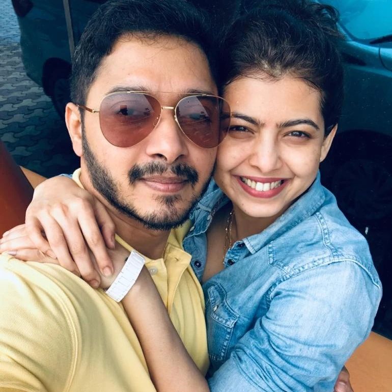 Shreyas Talpade in yellow kurta with goggles and Deepti Talpade in blue denim shirt posing for a selfie - Aquarius best compatibility