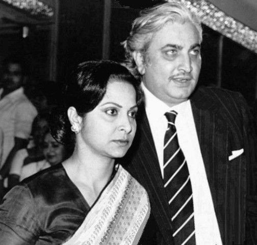 Waheeda Rehman in saree and  Kamaljeet in suit - Taurus perfect match