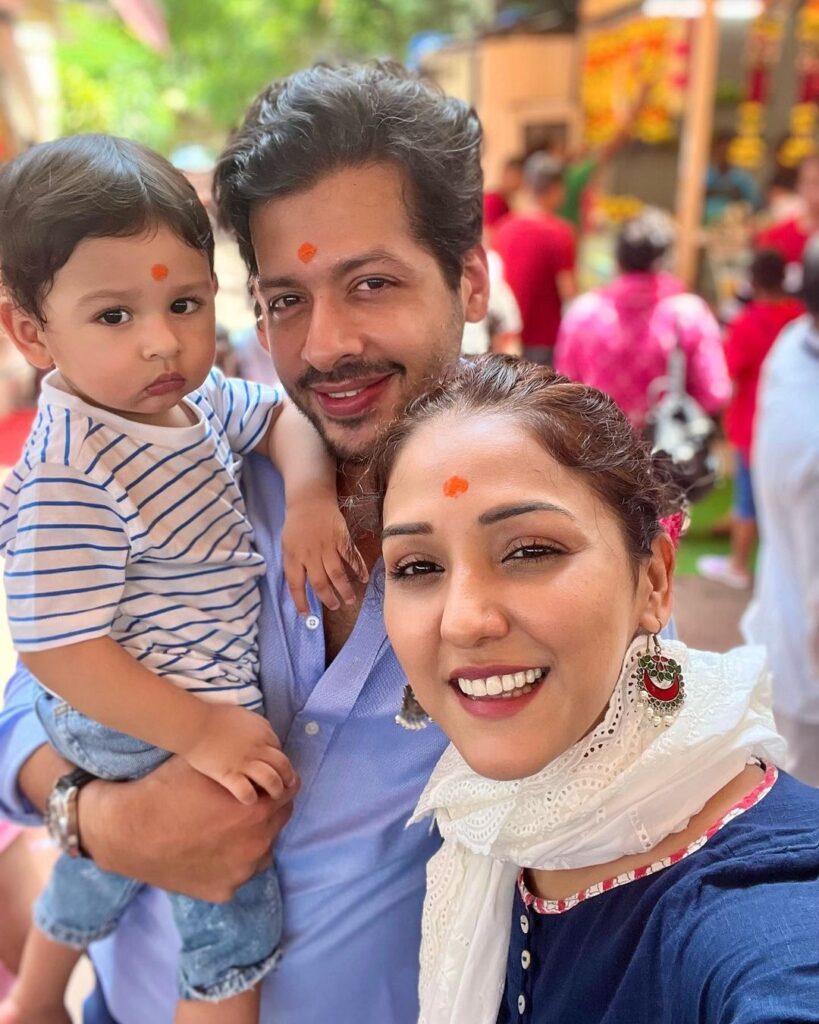 Neeti Mohan in blue kurta with white dupatta and Nihar Pandya holding his son posing for camera - Scorpio compatibility