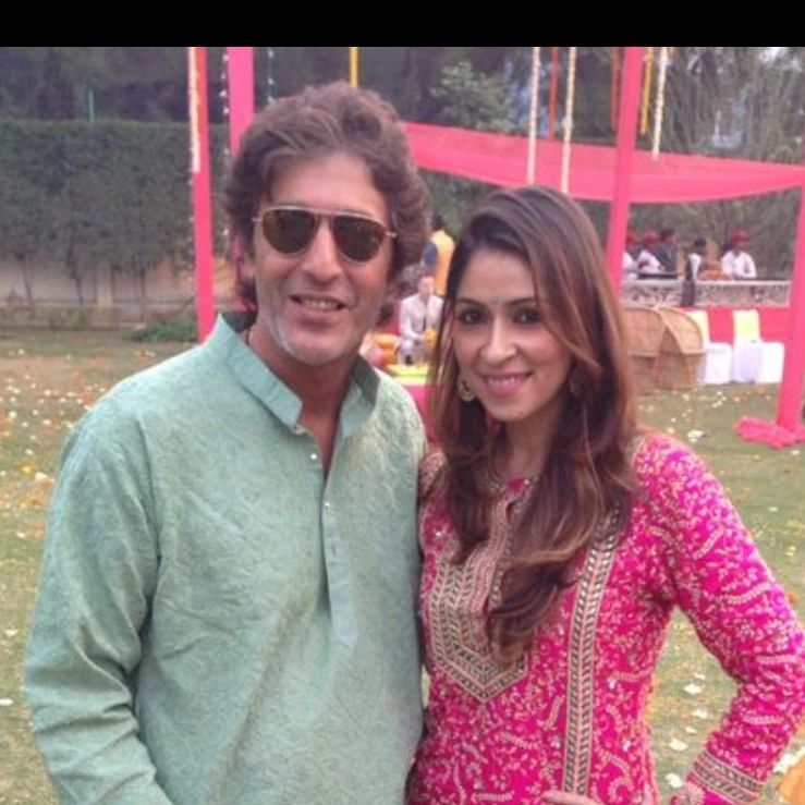 Chunky Panday in grey kurta and Bhavna Panday in pink suit - libra and capricorn compatibility