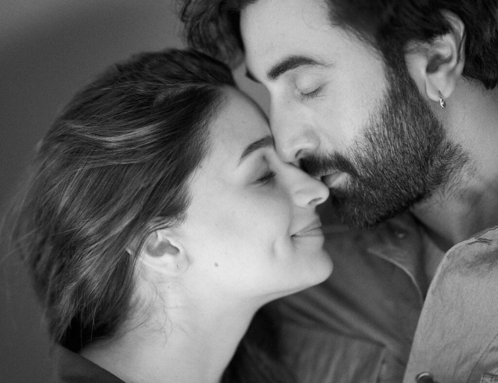 Alia Bhatt and Ranbir Kapoor hugging each other - Pisces and Libra compatibility