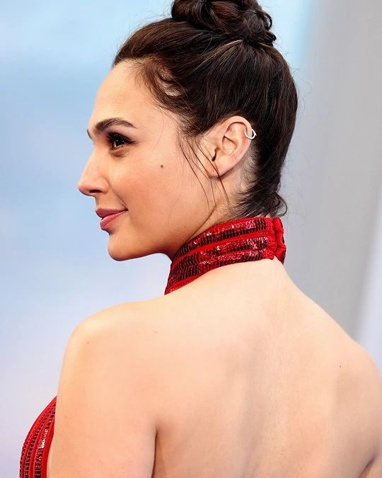 Gal Gadot Hairstyle 35 celebrity hairstyles | Gal Gado | Gal Gado hairstyles Gal Gadot hairstyles