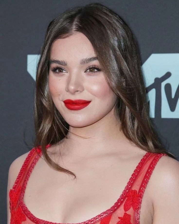 Hailee Steinfeld Hairstyle 37 Actress hairstyle Images | Famous haircuts female | famous hairstyles name Hollywood Actresses Hairstyles