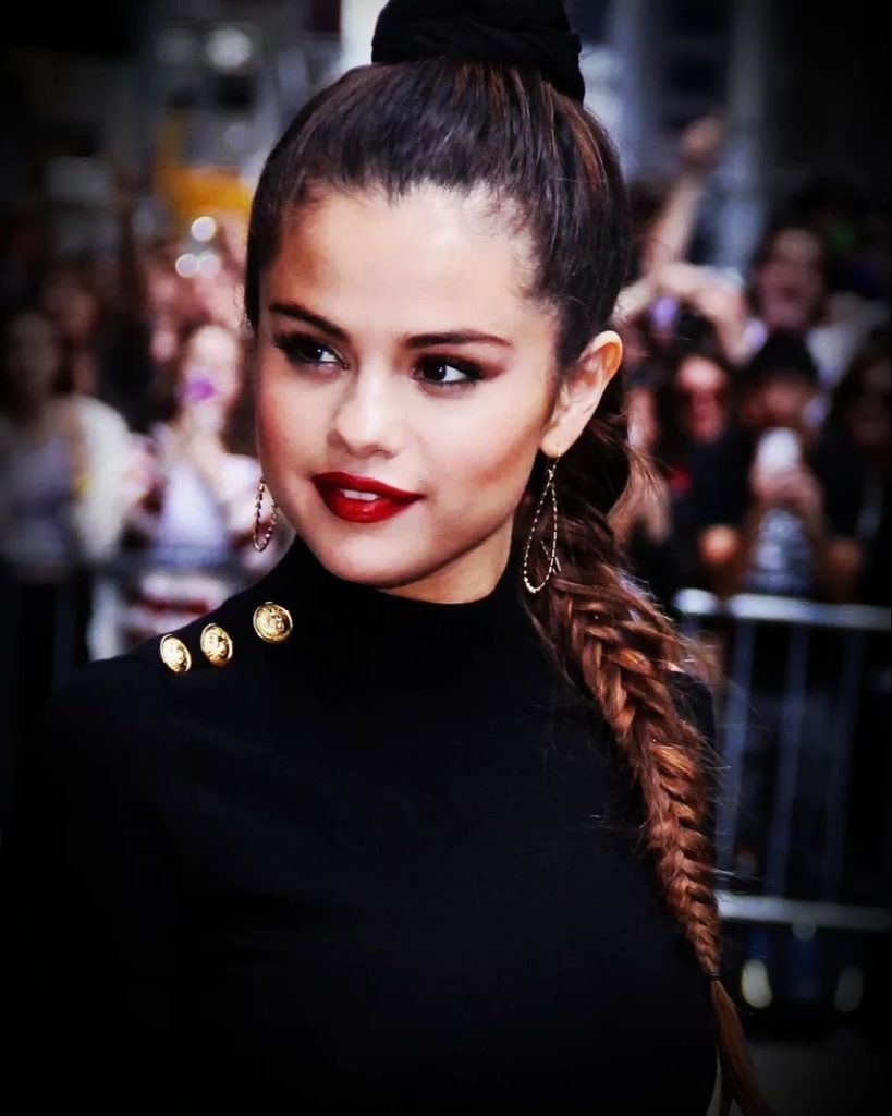 Selena Gomez hairstyle 94 selena gomez curly hairstyles | selena gomez haircut | selena gomez hairstyles Selena Gomez Hairstyles