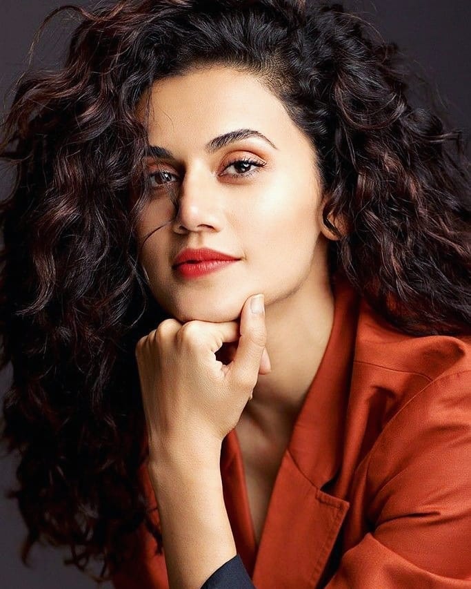 Taapsee Pannu Hairstyle 11 Taapsee Pannu Haircut | Taapsee Pannu Loose Curl Hairstyles | Tapsee Pannu curling iron Taapsee Pannu Haircut