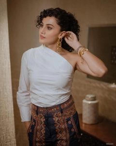 Taapsee Pannu Hairstyle 22