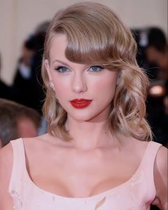 Taylor Swift Hairstyle 114
