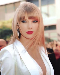 Taylor Swift Hairstyle 139