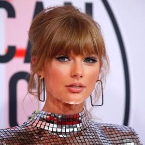 Taylor Swift Hairstyle 14