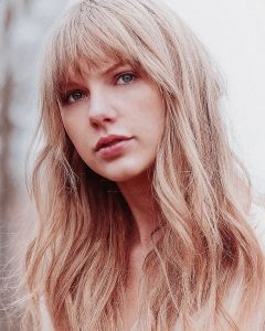 Taylor Swift Hairstyle 170