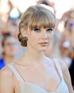 Taylor Swift Hairstyle 231