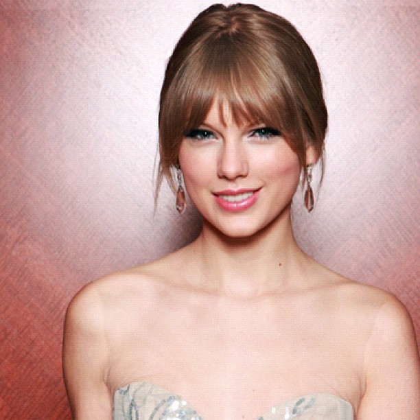 Taylor Swift Hairstyle 3 Taylor Swift | Taylor Swift Hairstyles | Taylor Swift short hairstyles Taylor Swift Hairstyles