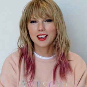 Taylor Swift Hairstyle 47
