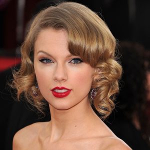 Taylor Swift Hairstyle 48