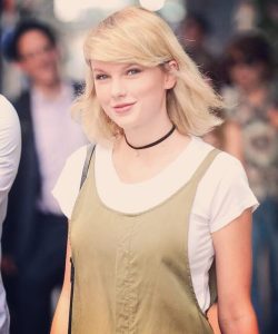 Taylor Swift Hairstyle 51