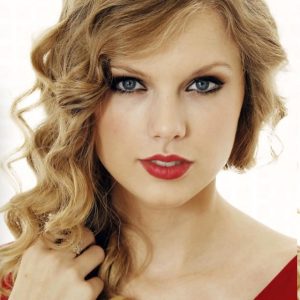 Taylor Swift Hairstyle 9
