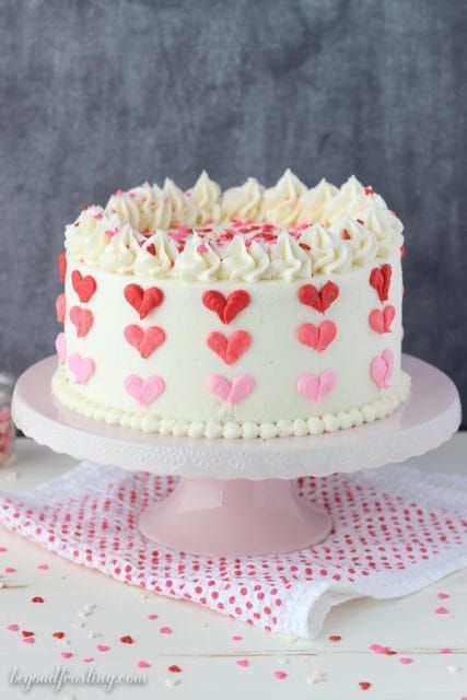 Valentines Buttercream Cakes 14 Cute Valentine's Day Cake Ideas | Valentine's Buttercream Cakes | Valentine's cake decorating ideas Valentine's Day cake ideas