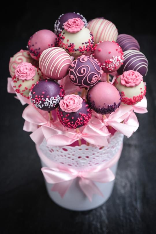 Valentines Day Cake Pops 9 Cute Valentine's Day Cake Ideas | Valentine's Buttercream Cakes | Valentine's cake decorating ideas Valentine's Day cake ideas