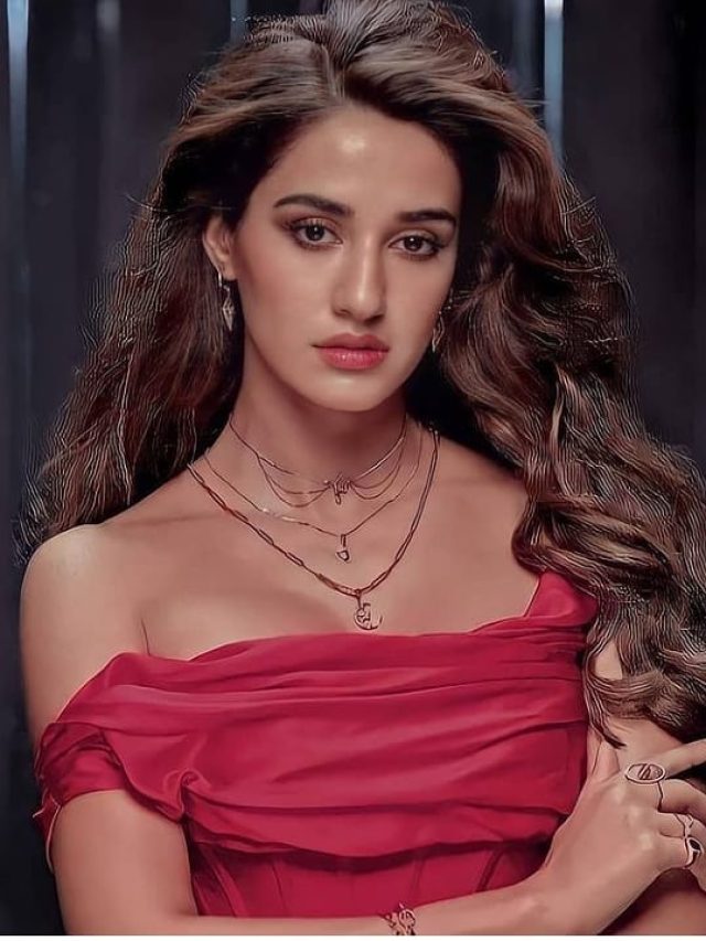 Disha Patani's new haircut (updated February 2024)