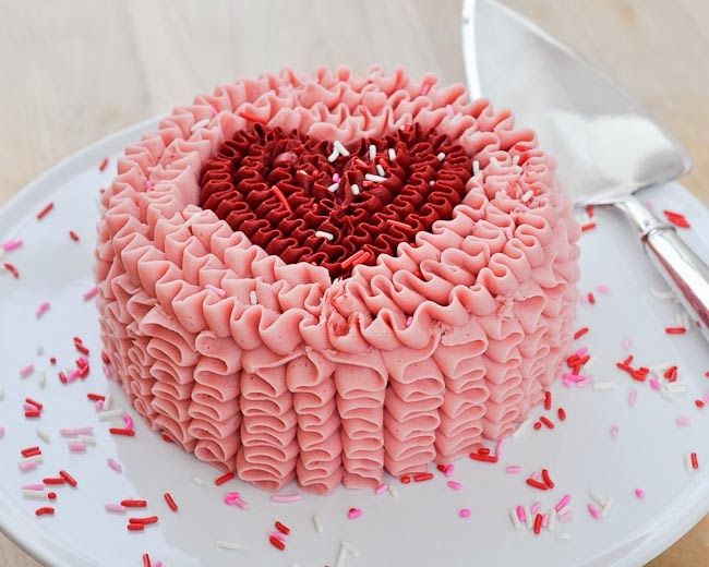 cute Valentines Day cake Idea 14 Cute Valentine's Day Cake Ideas | Valentine's Buttercream Cakes | Valentine's cake decorating ideas Valentine's Day cake ideas