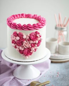 cute Valentines Day cake Idea 16
