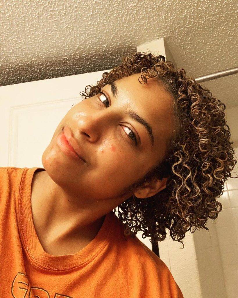 Short curly hairstyle for Women 201 Cute short curly hairstyles for older ladies | Haircuts for semi curly hair Female | Hairstyles for short curly hair black girl Short Curly Hairstyles