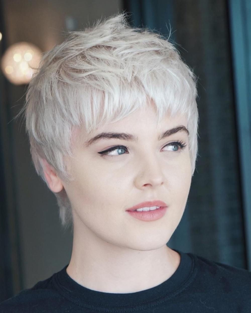 Short hairstyles for Round Face 19 Short hair for round face Asian | Short hairstyles for fat faces and double chins | Short hairstyles for round faces and thin hair Short Hairstyles for Round Face Women