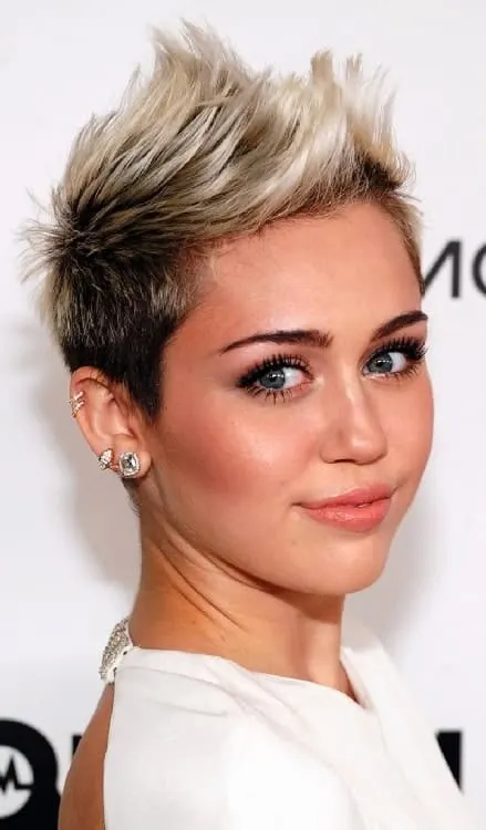 Short hairstyles for Round Face 4 Short hair for round face Asian | Short hairstyles for fat faces and double chins | Short hairstyles for round faces and thin hair Short Hairstyles for Round Face Women