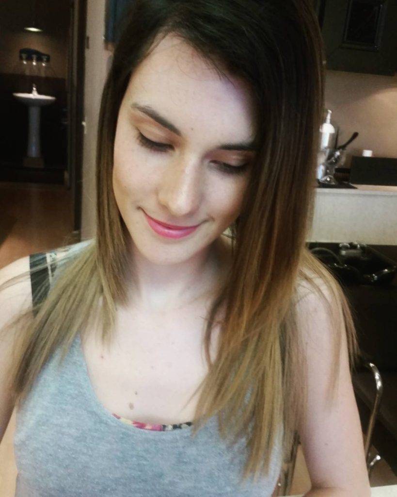 straight ombre hairstyle 11 Dark Brown to light brown ombre straight hair | Image of Pictures of ombre colors Pictures of ombre colors | Ombre hair straight medium length Straight Ombre Hairstyles