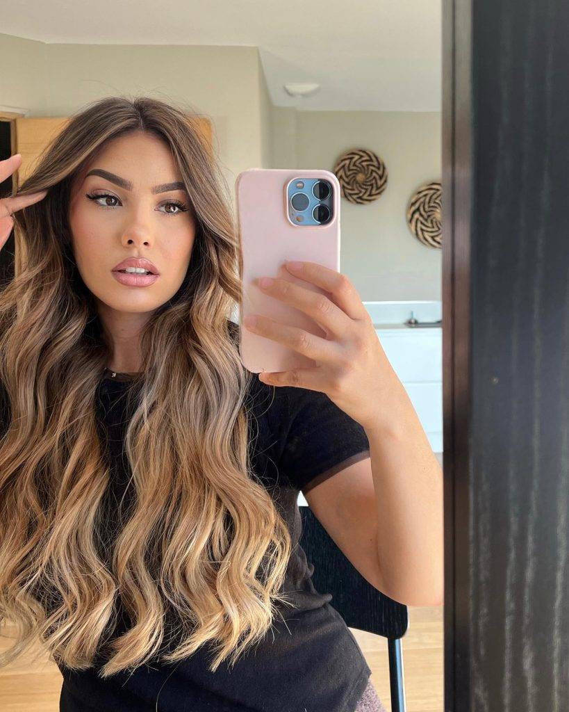 straight ombre hairstyle 26 Dark Brown to light brown ombre straight hair | Image of Pictures of ombre colors Pictures of ombre colors | Ombre hair straight medium length Straight Ombre Hairstyles