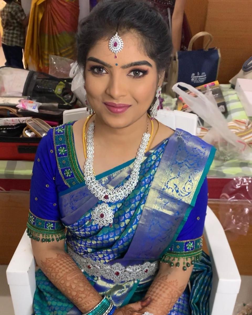 Saree-Hairstyles-102